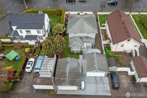 128 5th Avenue NW Puyallup WA 98371
