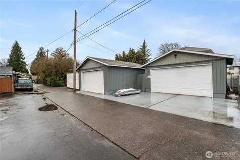 128 5th Avenue NW Puyallup WA 98371