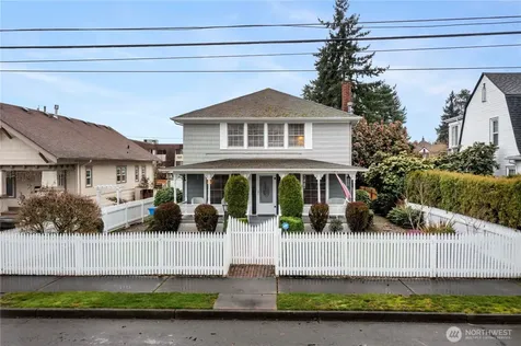 128 5th Avenue NW Puyallup WA 98371