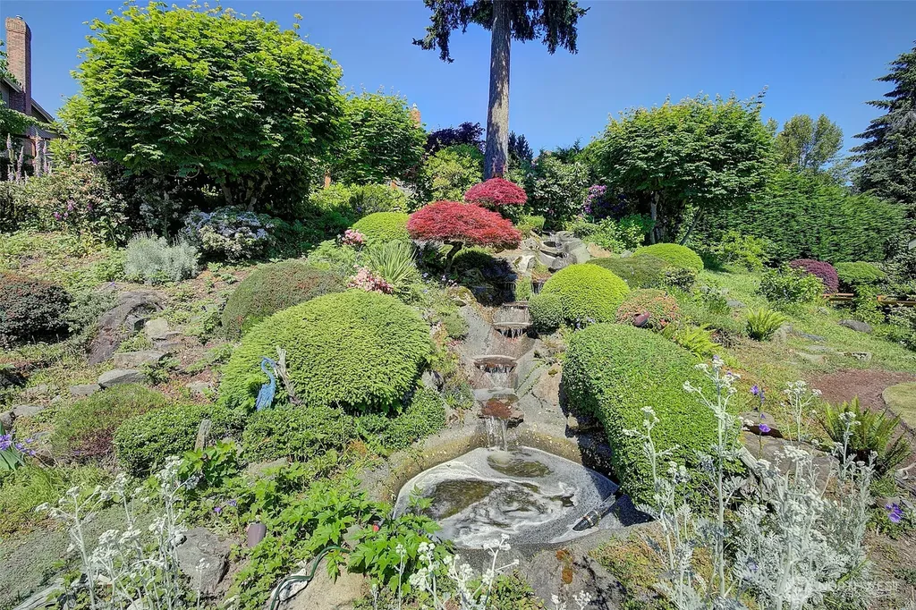 8211 128th Avenue SE Newcastle WA 98056