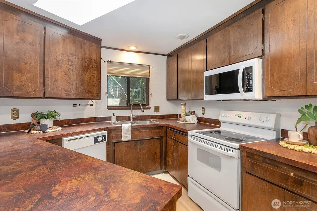 13 N Summit Drive Bellingham WA 98229