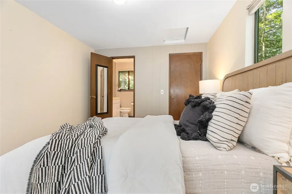 13 N Summit Drive Bellingham WA 98229