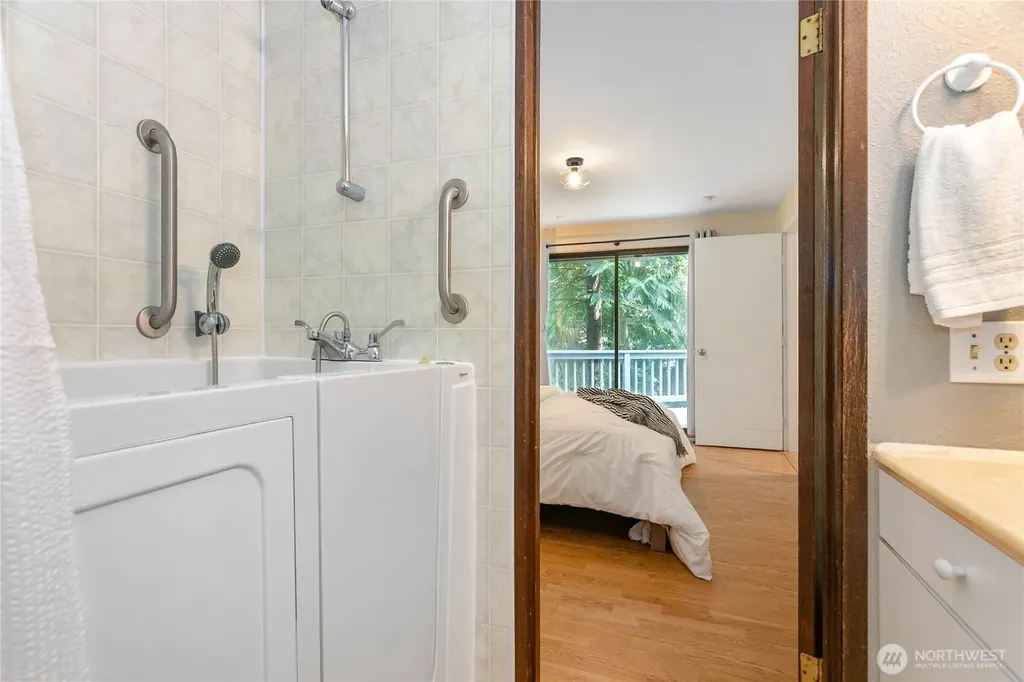13 N Summit Drive Bellingham WA 98229
