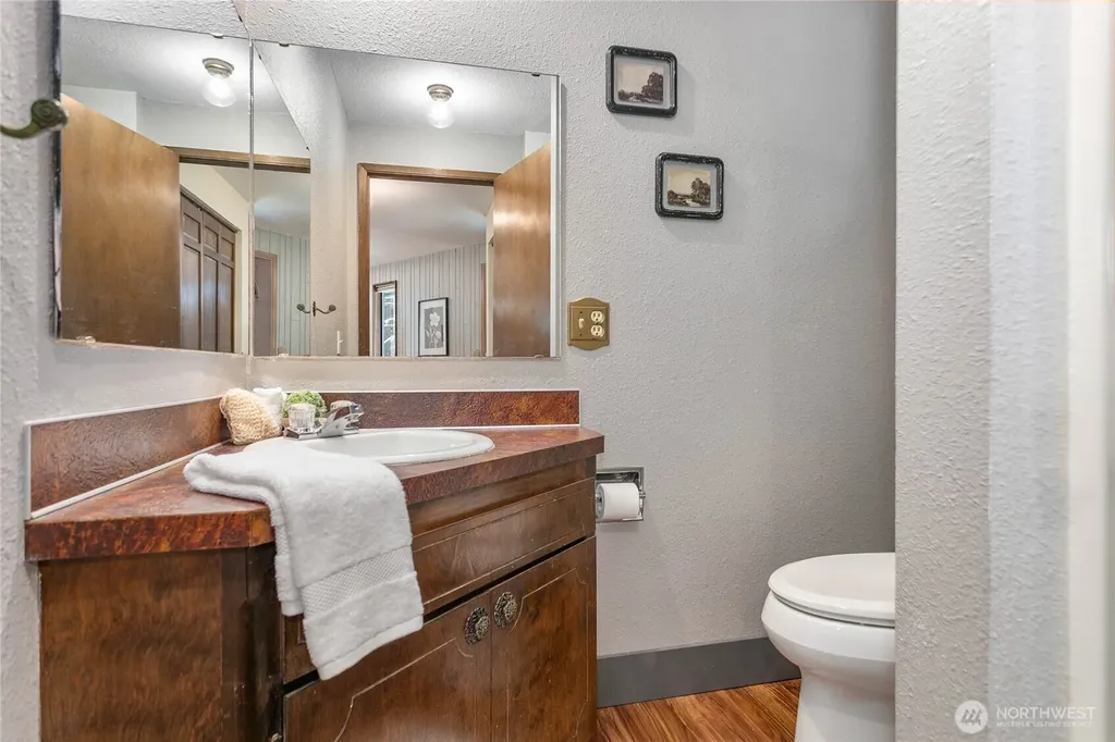 13 N Summit Drive Bellingham WA 98229