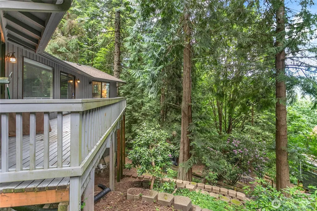 13 N Summit Drive Bellingham WA 98229