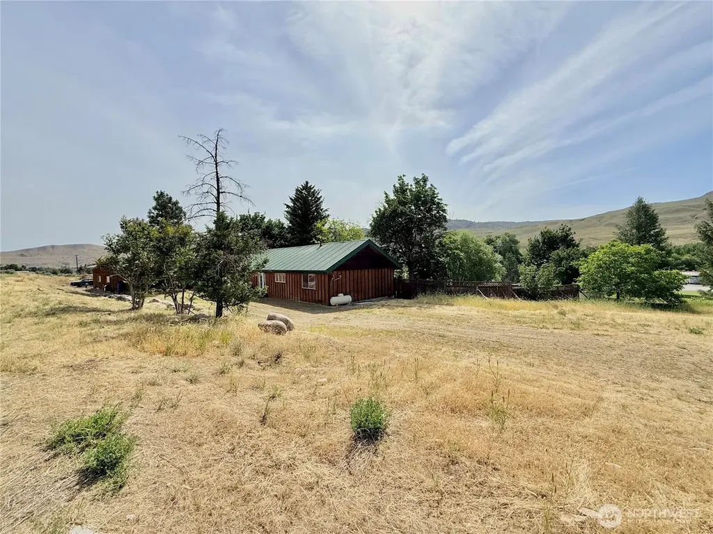 1879 Old Highway 97 Malott WA 98829
