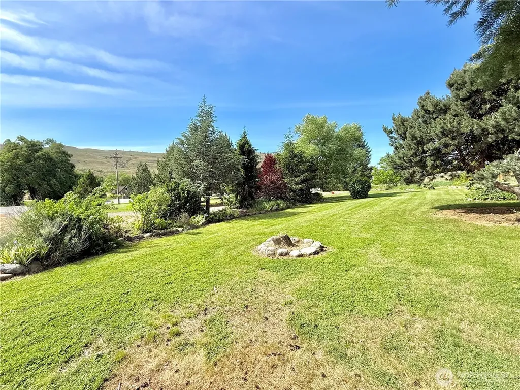 1879 Old Highway 97 Malott WA 98829