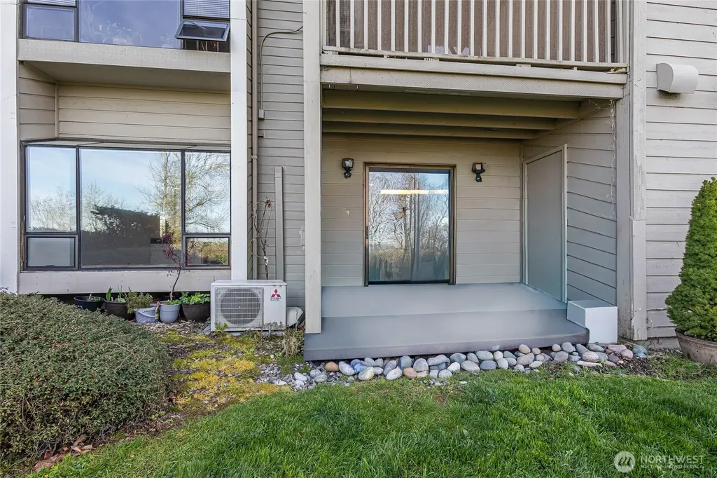 1301 S Puget Drive Renton WA 98055