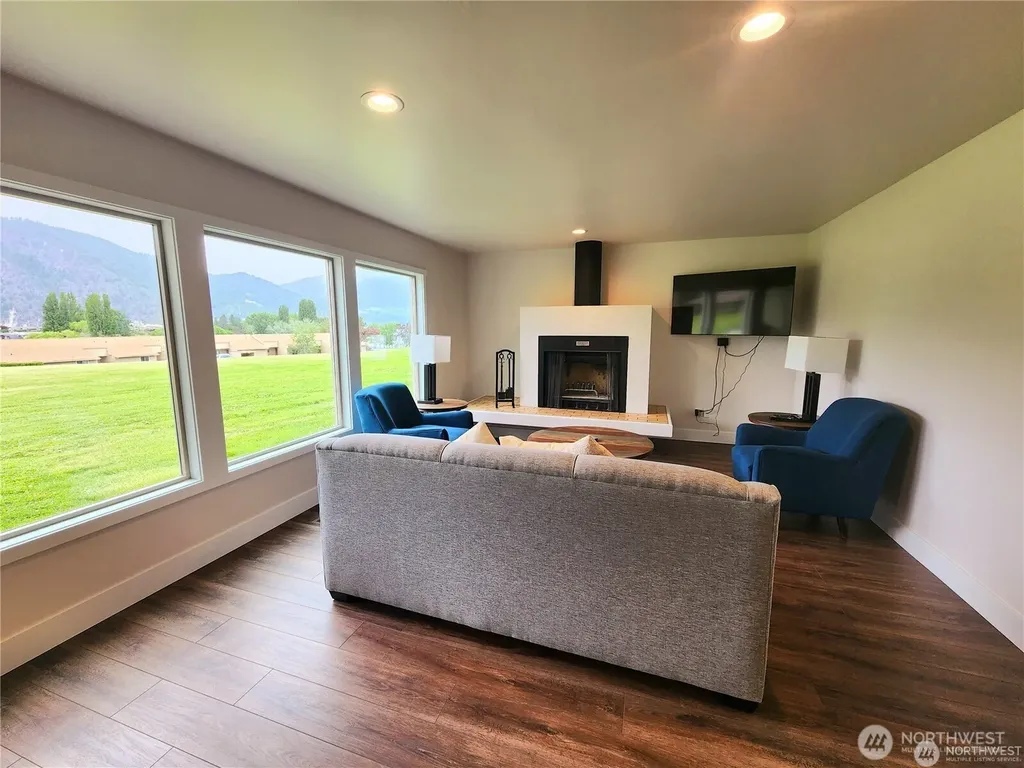 1 Lodge 624-o Manson WA 98831