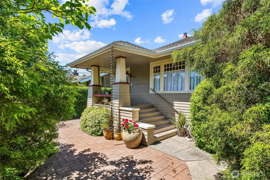 1916 E Mcgraw Street Seattle WA 98112