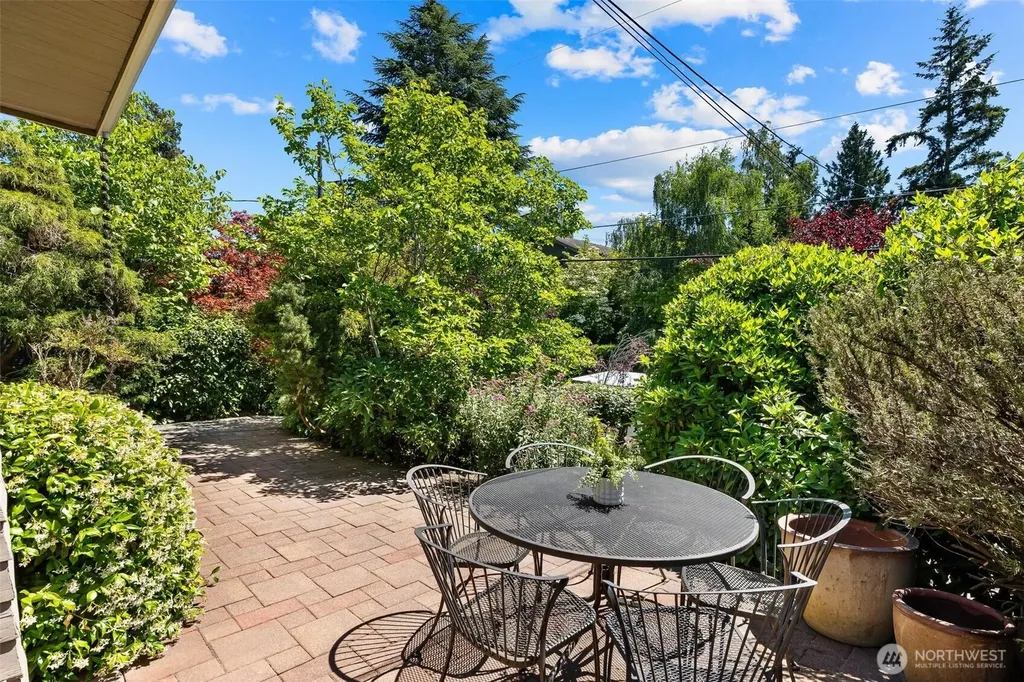 1916 E Mcgraw Street Seattle WA 98112