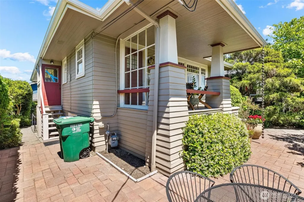 1916 E Mcgraw Street Seattle WA 98112