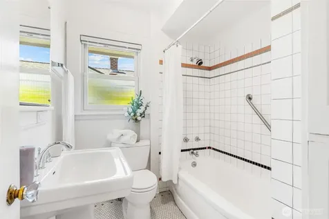 1916 E Mcgraw Street Seattle WA 98112