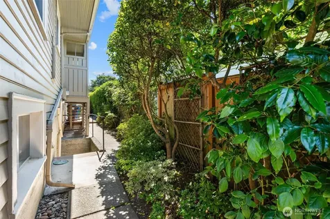 1916 E Mcgraw Street Seattle WA 98112