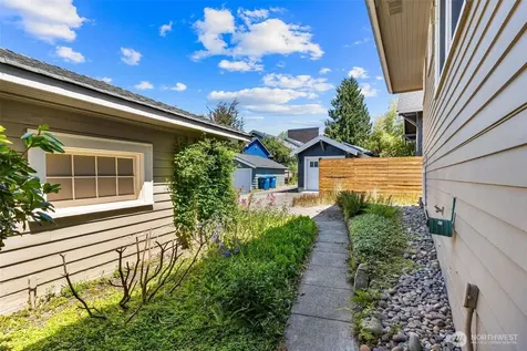 1916 E Mcgraw Street Seattle WA 98112