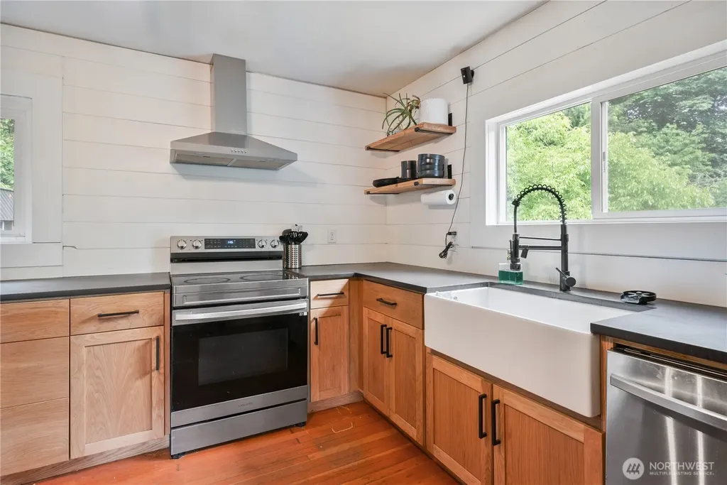 355 Slide Creek Road Longview WA 98632