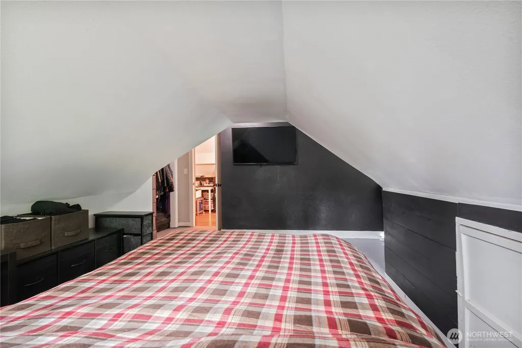 355 Slide Creek Road Longview WA 98632