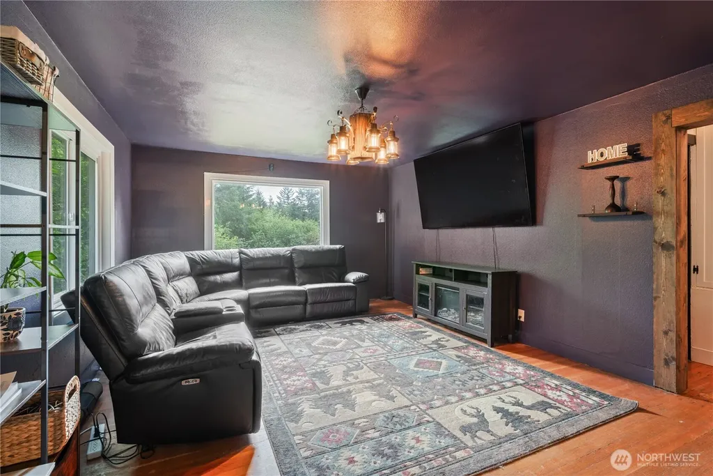 355 Slide Creek Road Longview WA 98632