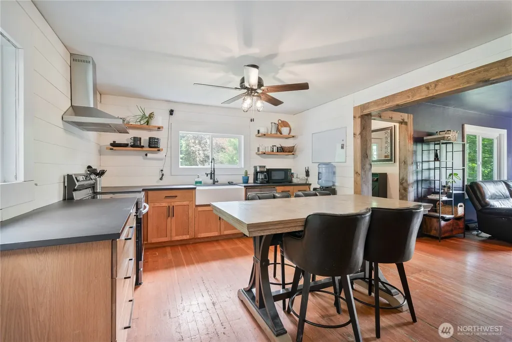 355 Slide Creek Road Longview WA 98632