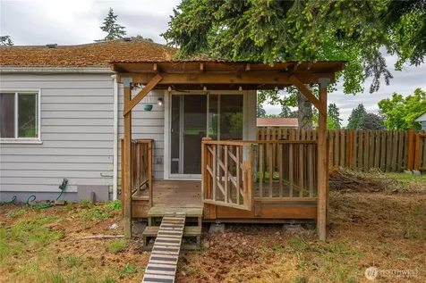 1011 117th Street S Tacoma WA 98444