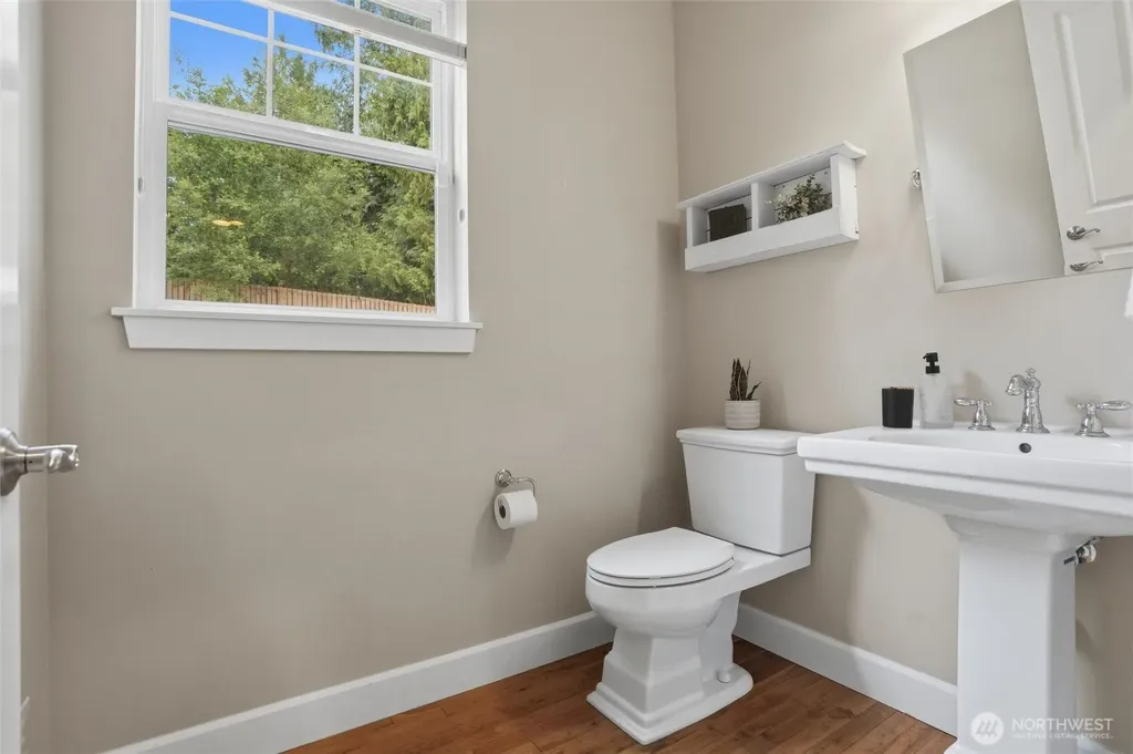 2223 Long Lake Road SE Port Orchard WA 98366