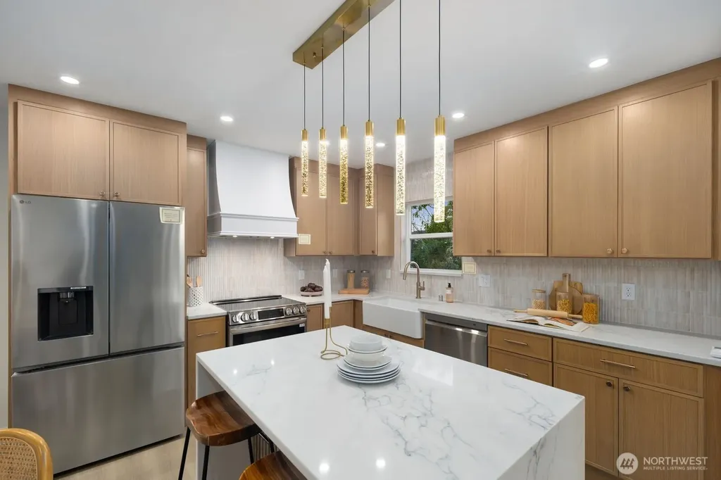 9553 Evanston Avenue N Seattle WA 98103