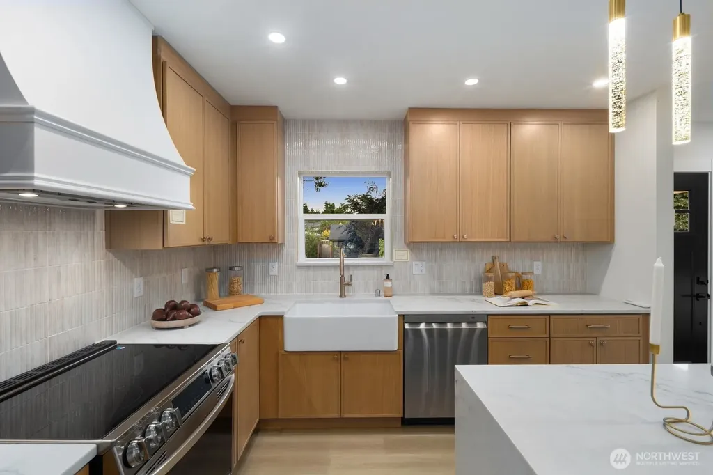 9553 Evanston Avenue N Seattle WA 98103