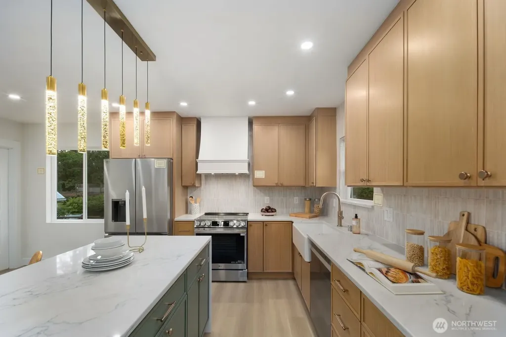 9553 Evanston Avenue N Seattle WA 98103