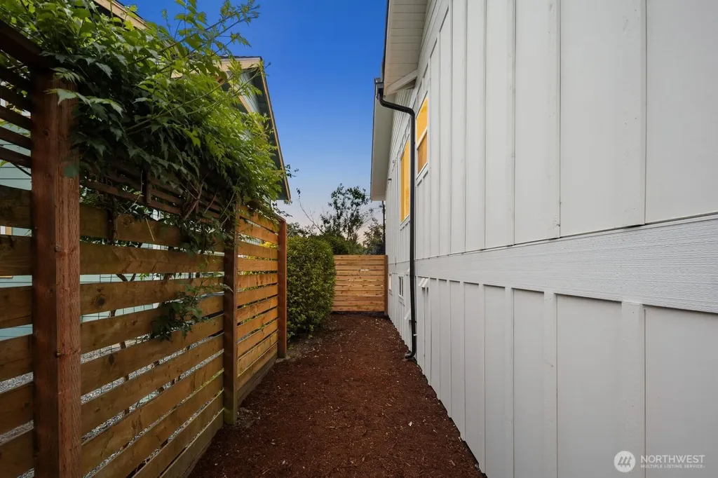 9553 Evanston Avenue N Seattle WA 98103