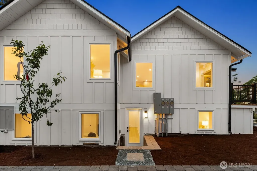 9553 Evanston Avenue N Seattle WA 98103