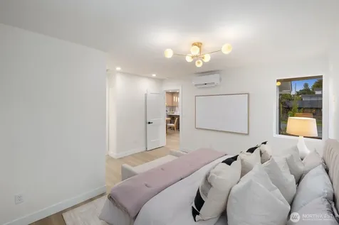 9553 Evanston Avenue N Seattle WA 98103