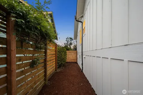 9553 Evanston Avenue N Seattle WA 98103