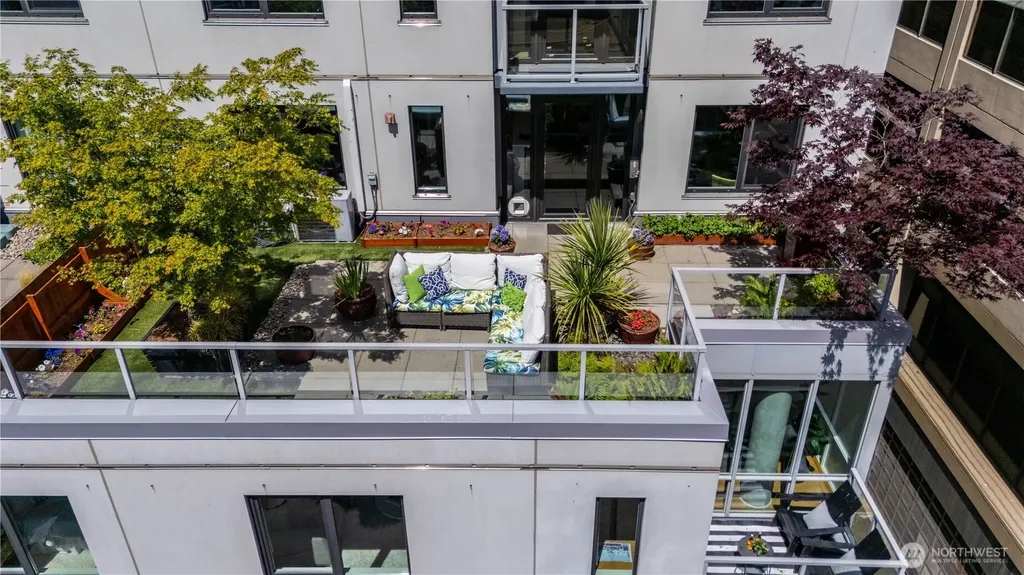 76 Cedar Street Seattle WA 98121