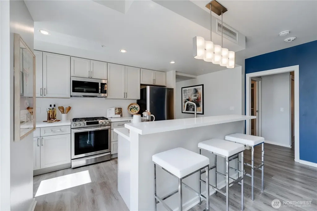 76 Cedar Street Seattle WA 98121
