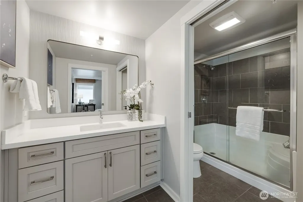 76 Cedar Street Seattle WA 98121