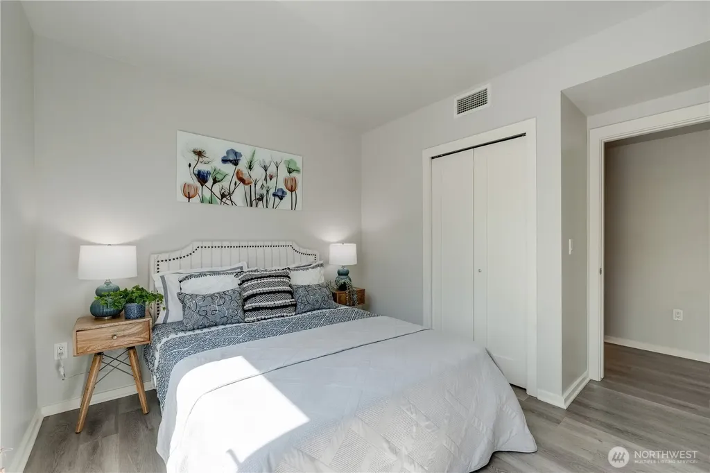 76 Cedar Street Seattle WA 98121