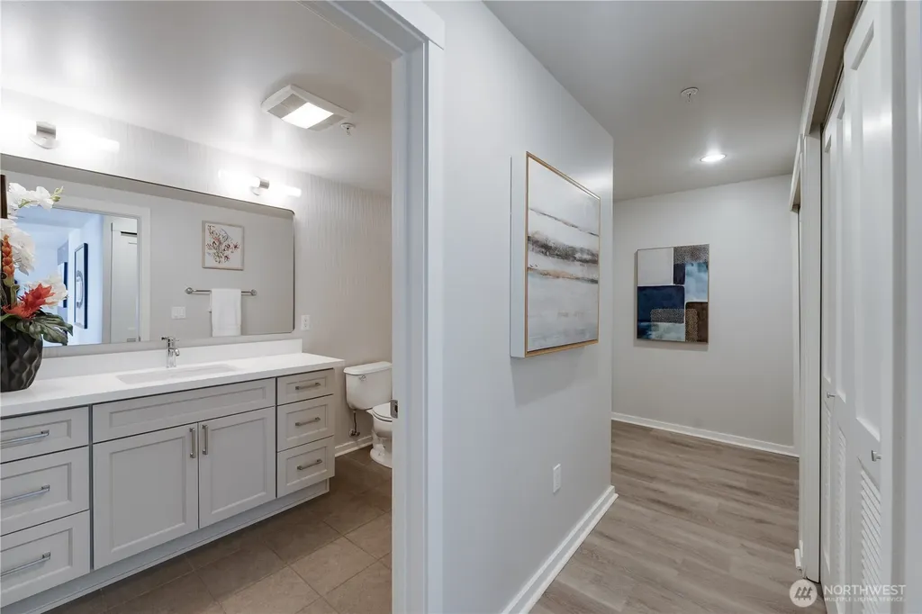 76 Cedar Street Seattle WA 98121