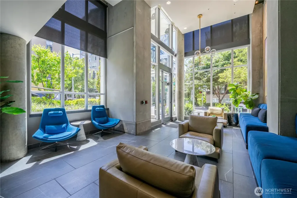 76 Cedar Street Seattle WA 98121
