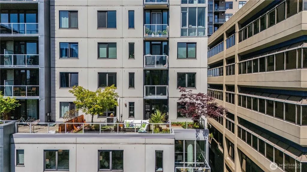 76 Cedar Street Seattle WA 98121