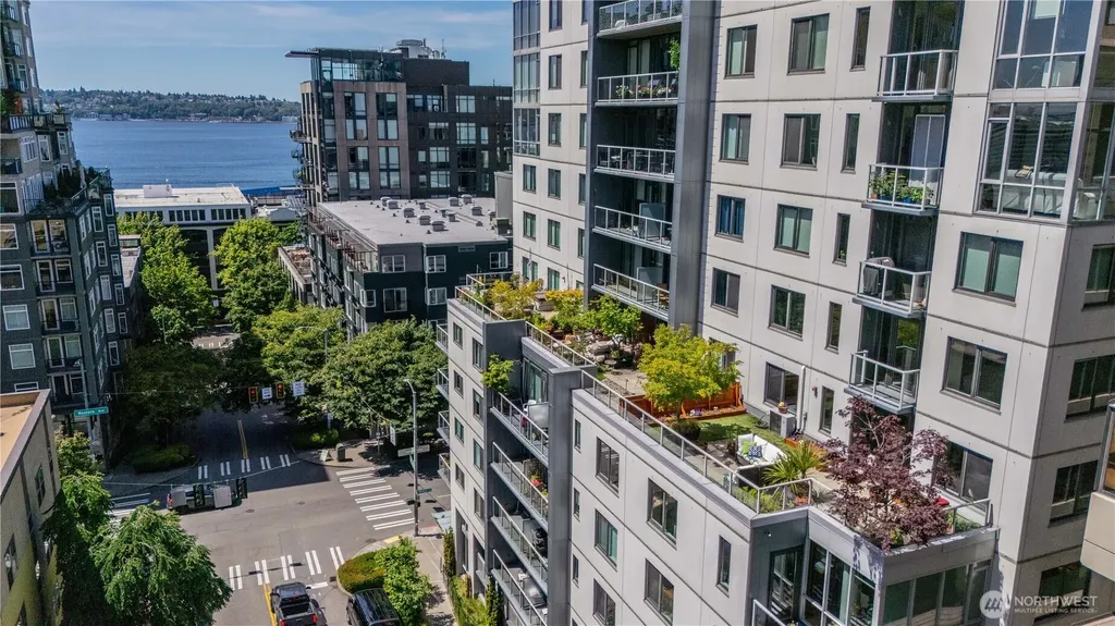 76 Cedar Street Seattle WA 98121