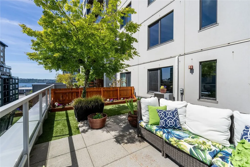 76 Cedar Street Seattle WA 98121