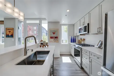 76 Cedar Street Seattle WA 98121