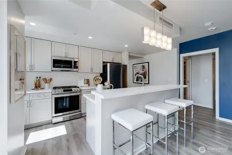 76 Cedar Street Seattle WA 98121