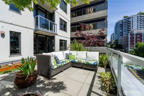 76 Cedar Street Seattle WA 98121