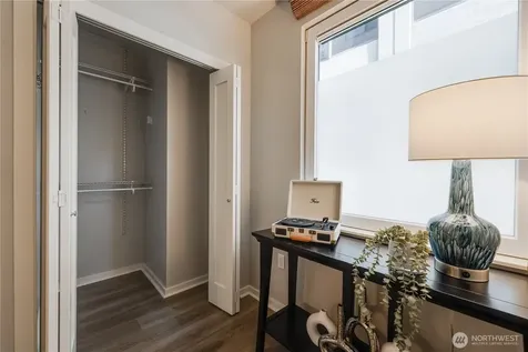 76 Cedar Street Seattle WA 98121
