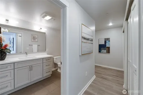 76 Cedar Street Seattle WA 98121