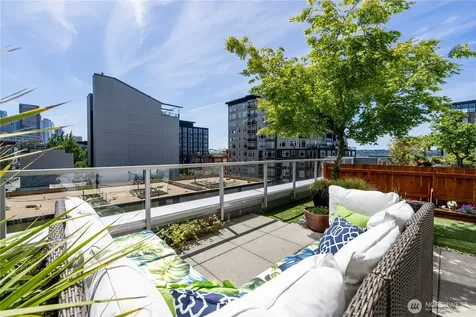 76 Cedar Street Seattle WA 98121