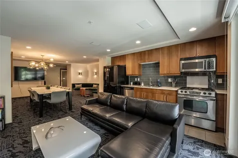 76 Cedar Street Seattle WA 98121