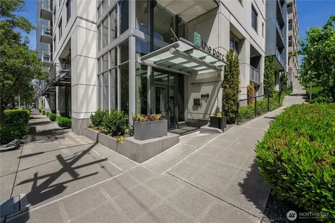 76 Cedar Street Seattle WA 98121