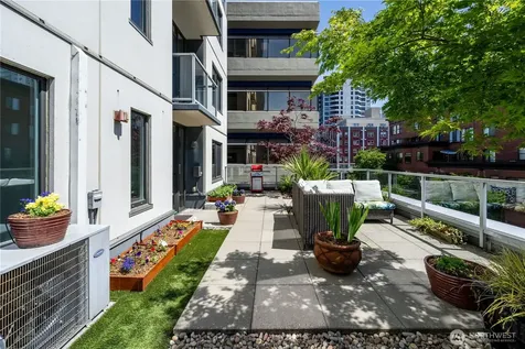 76 Cedar Street Seattle WA 98121